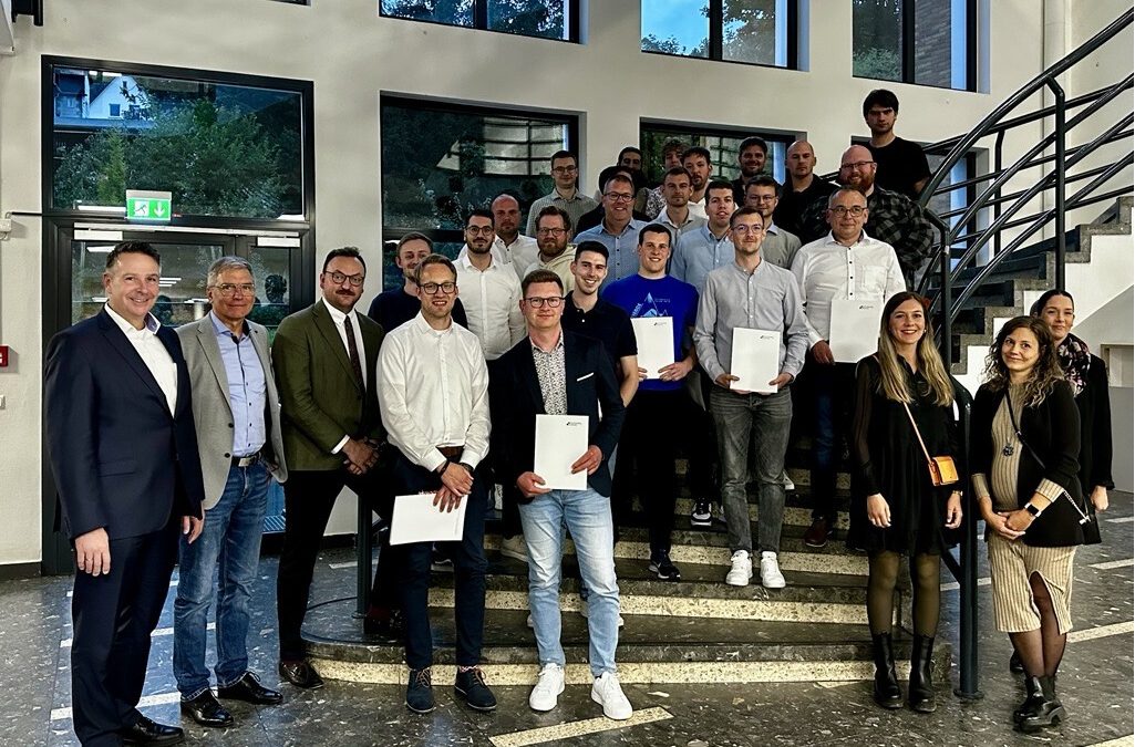 Verabschiedung der erfolgreichen Absolventen des Aufbaubildungsgang Betriebswirtschaft am Berufskolleg Technik Siegen